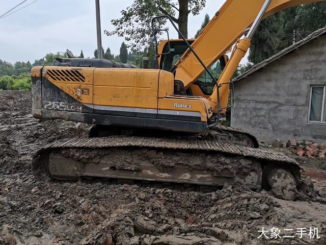 现代 R265LC-7 挖掘机