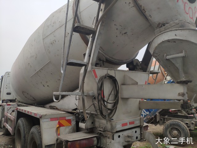 亚特重工 TZ5317GJBZ2E 搅拌运输车