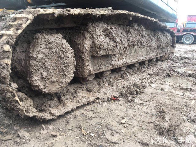 现代 R215-9 挖掘机