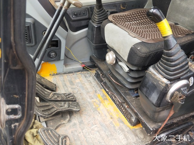 现代 R225LC-7 挖掘机