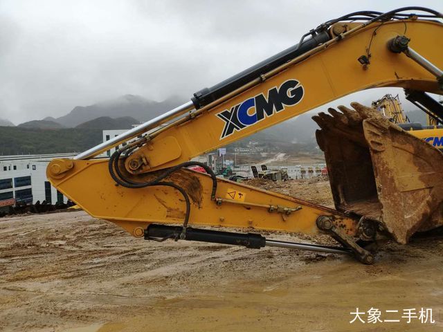 徐工 XE370C 挖掘机