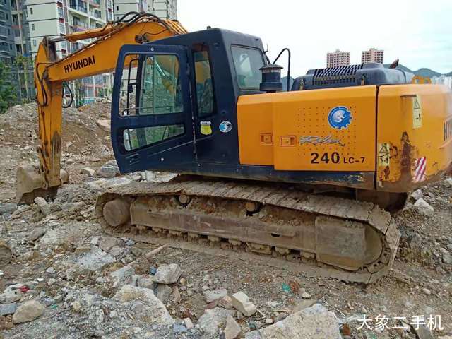 现代 R225LC-7 挖掘机