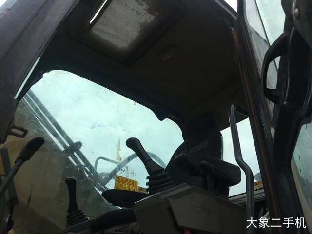 徐工 XE200D 挖掘机