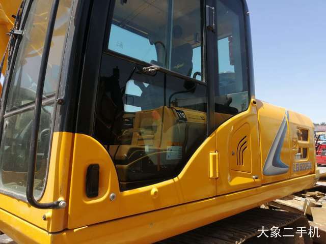 龙工 LG6225 挖掘机