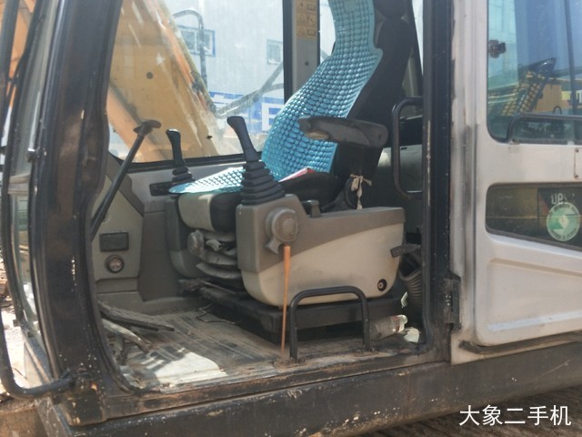 现代 R150LC-7 挖掘机