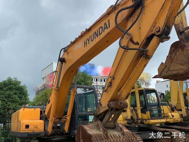 现代 R215-7C 挖掘机