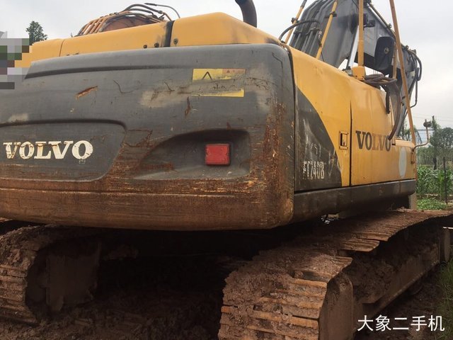 沃尔沃 EC210B 挖掘机