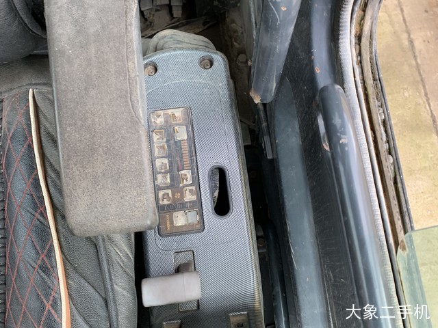 现代 R215-7C 挖掘机