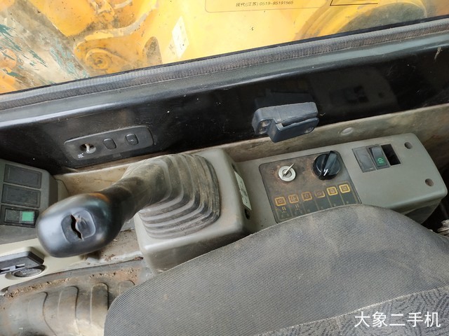 现代 R265LC-7 挖掘机