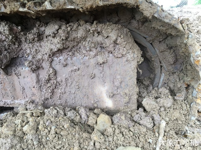 山东临工 LG6135E 挖掘机