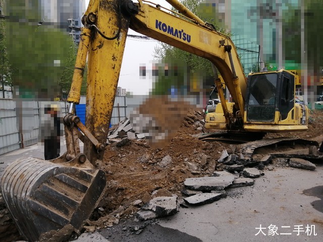 小松 PC240LC-8 挖掘机
