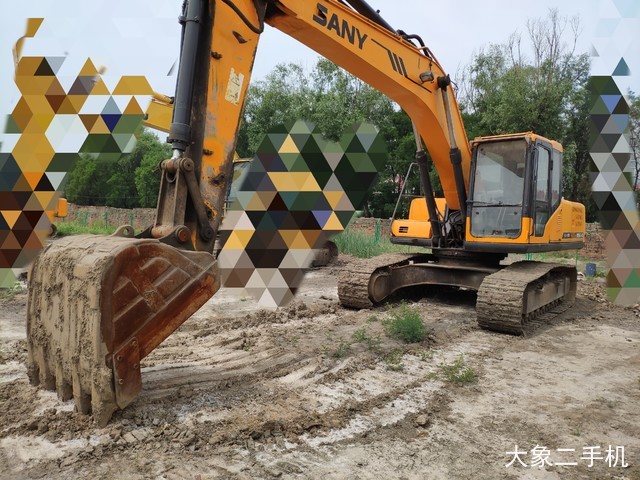 三一重工 SY215C-8 挖掘机