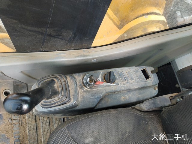 龙工 LG6220D 挖掘机