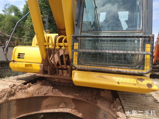 小松 PC240LC-8M0 挖掘机
