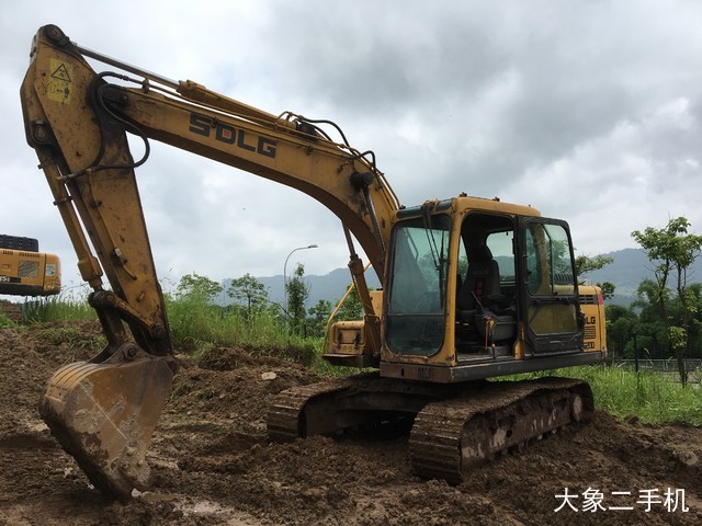 山东临工 LG6135E 挖掘机