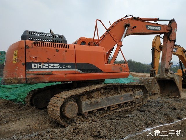 斗山 DH215-9 挖掘机