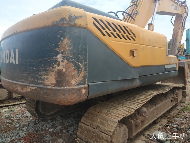 现代 R215-9 挖掘机