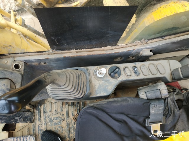 小松 PC200-8 挖掘机