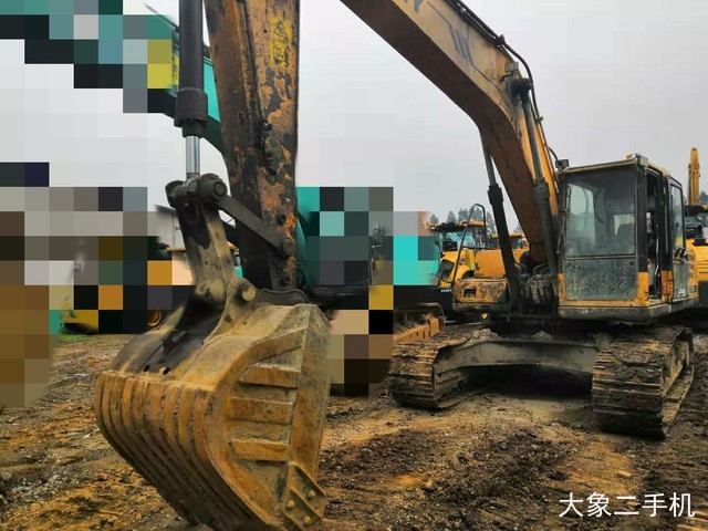 三一重工 SY215C 挖掘机