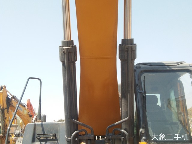 徐工 XE370CA 挖掘机