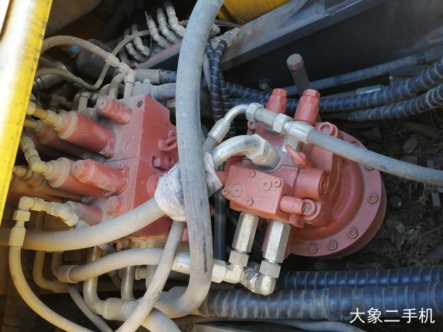 雷沃重工 FR220E 挖掘机