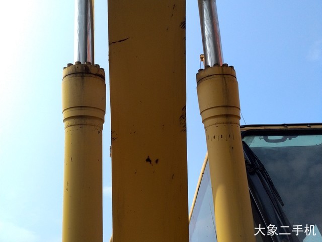 小松 PC240LC-8 挖掘机