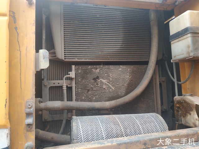 现代 R215-9 挖掘机