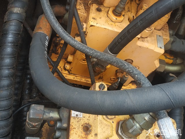 现代 R215-9 挖掘机