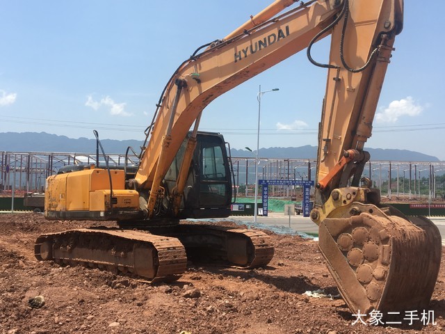 现代 R225LC-7 挖掘机