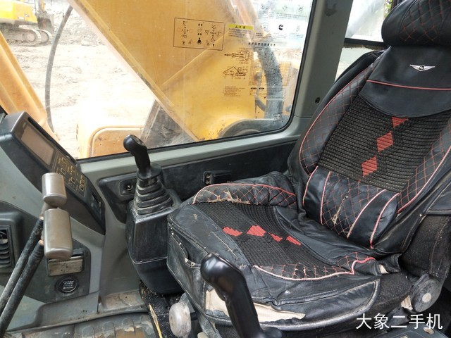 现代 R265LC-7 挖掘机