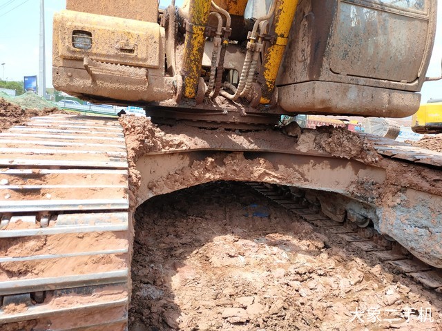 现代 R225LC-7 挖掘机