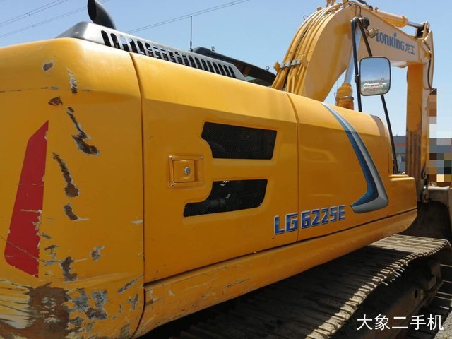 龙工 LG6225 挖掘机