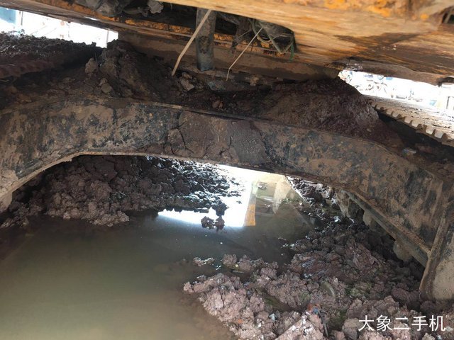 现代 R150LC-7 挖掘机