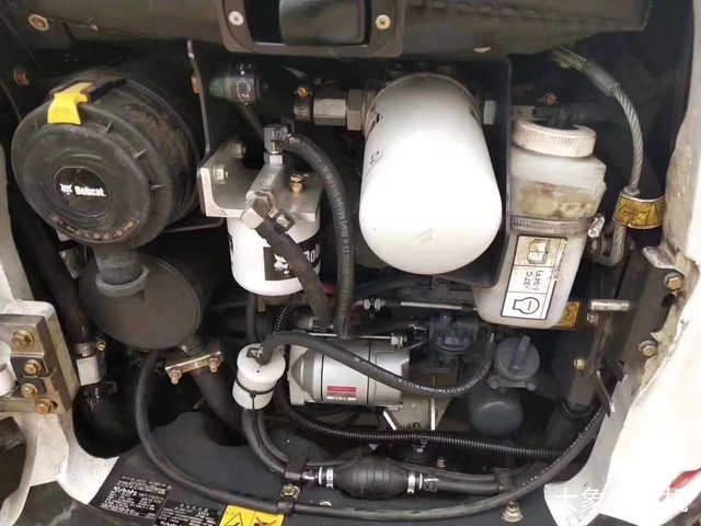 山猫 E20 挖掘机