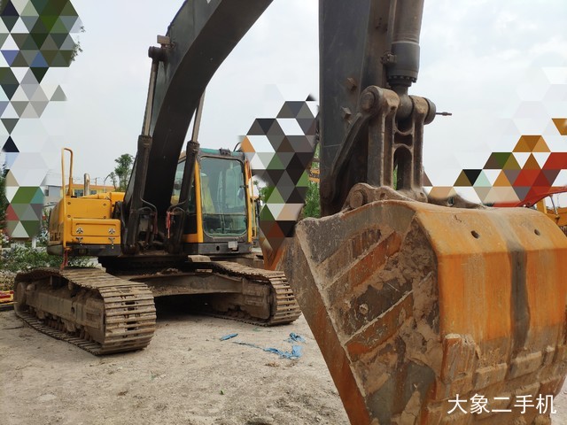 沃尔沃 EC290BLC 挖掘机