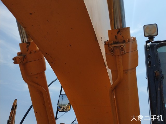 龙工 LG6225E 挖掘机