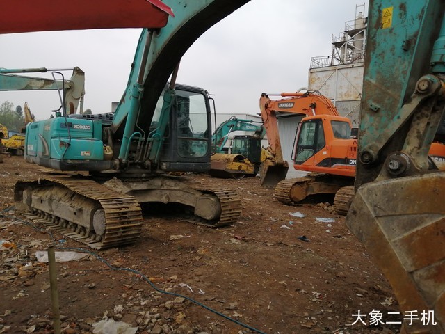 神钢 SK250-8 挖掘机