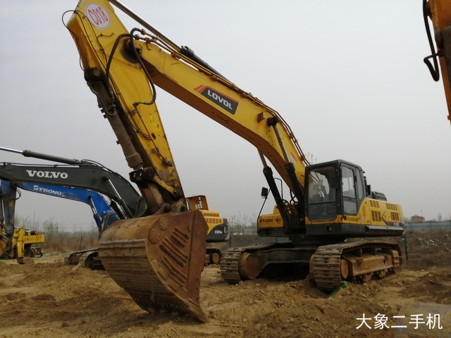 雷沃重工 FR480E 挖掘机