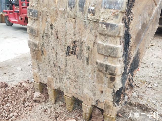 现代 R215-9 挖掘机