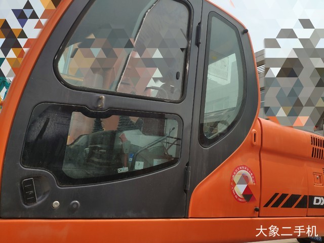 斗山 DX225LC 挖掘机