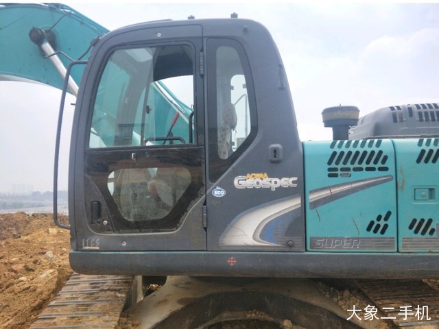 神钢 SK260LC-8 挖掘机