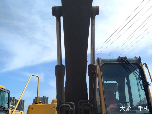 沃尔沃 EC210B 挖掘机