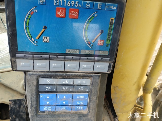 小松 PC200-8 挖掘机