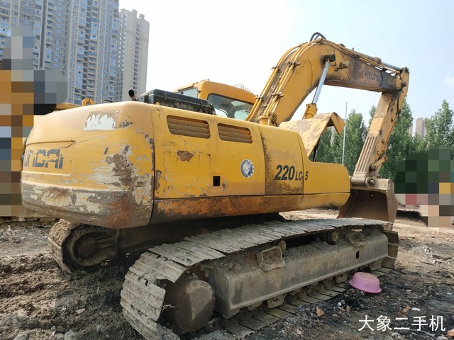 现代 R220LC-5 挖掘机