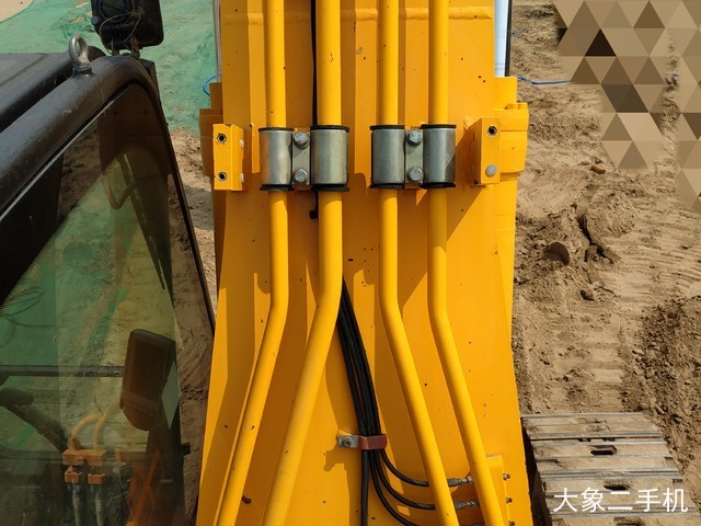 龙工 LG6225E 挖掘机