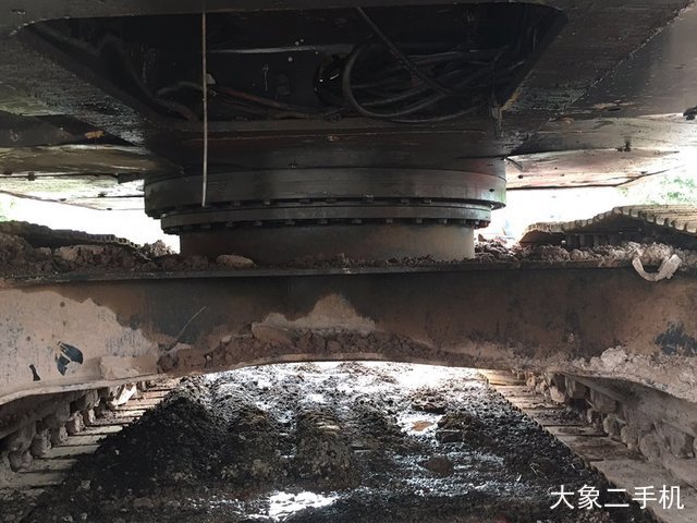 现代 R225LC-7 挖掘机