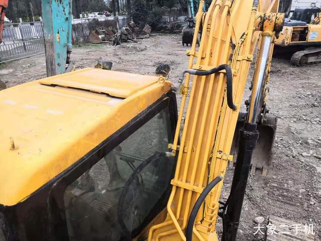 现代 R265LC-7 挖掘机