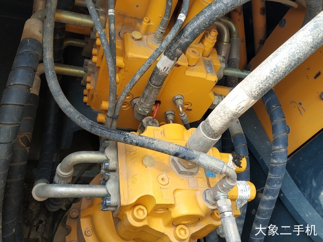 现代 R215LVS 挖掘机