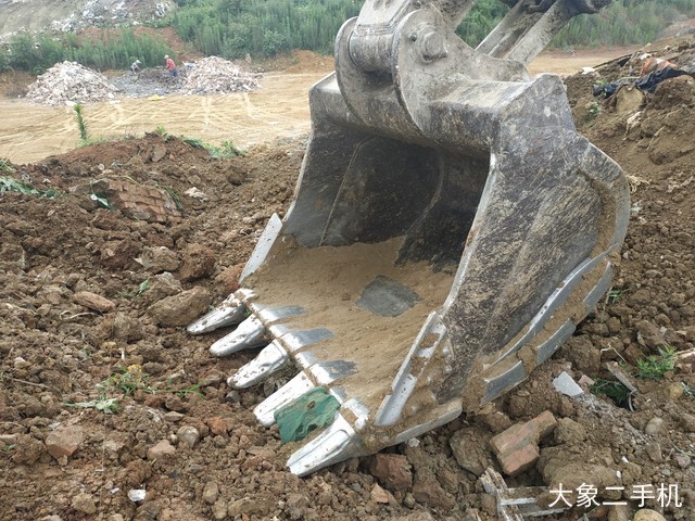 神钢 SK270D-8 挖掘机