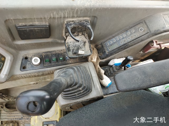 现代 R60-7 挖掘机